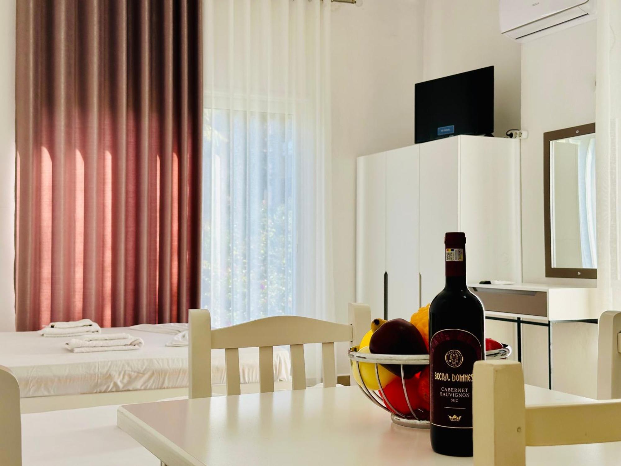 Jico Travel - Villa Colombo Vlorë Quarto foto