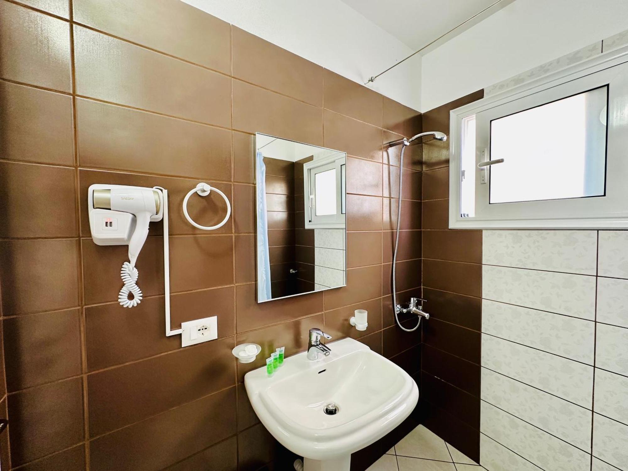 Jico Travel - Villa Colombo Vlorë Quarto foto