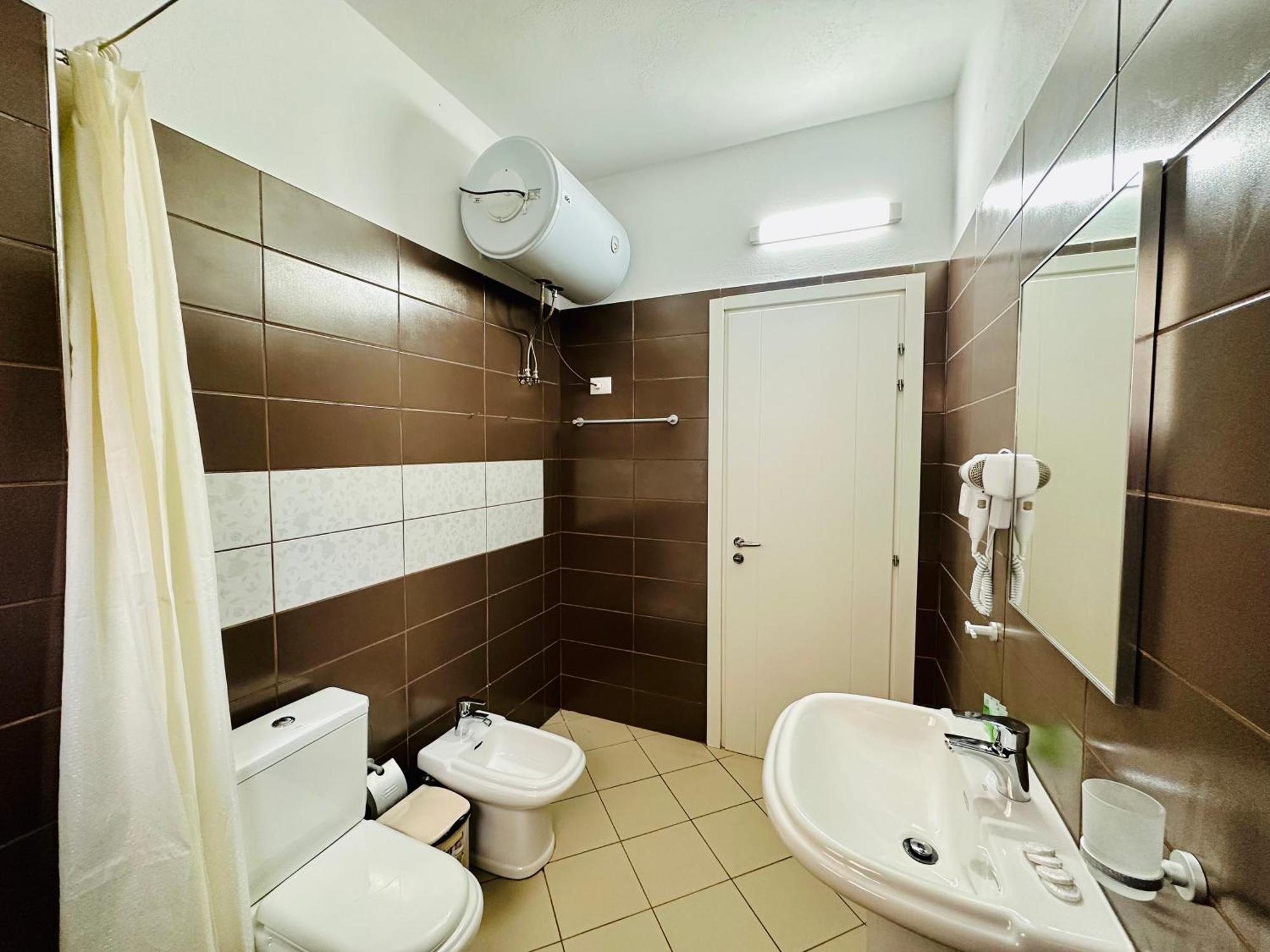 Jico Travel - Villa Colombo Vlorë Quarto foto